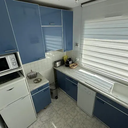 Spacious 68m Bright And Charming *