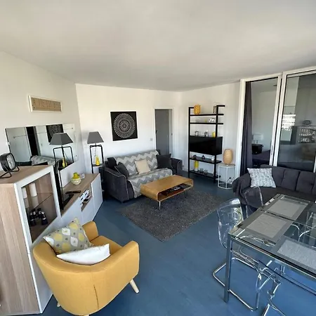 Spacious 68m Bright And Charming Apartman