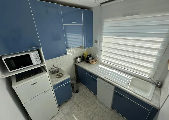 Spacious 68m Bright And Charming *