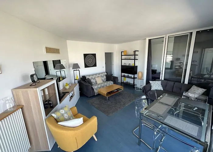 Spacious 68m Bright And Charming Apartman